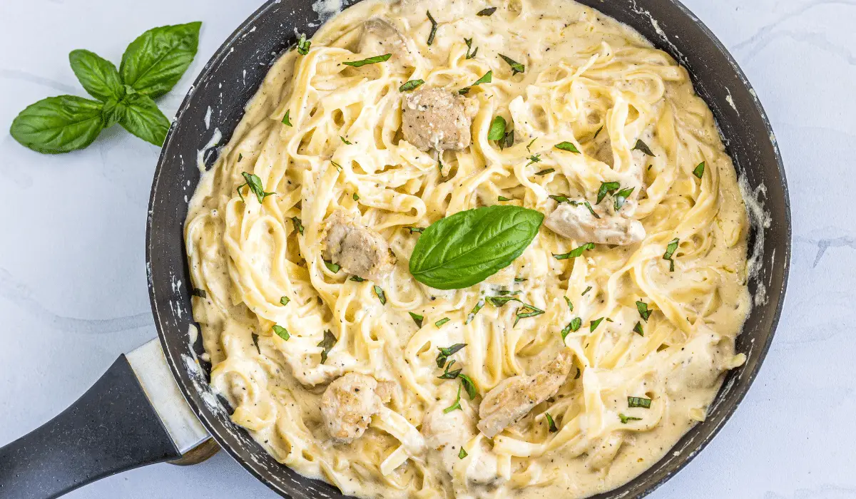 What to eat with chicken Alfredo